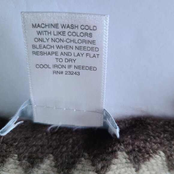 NEW YORK & COMPANY GEOMETRIC DIAMOND SCARF| MULTISHADE ACCESSORY| ONE SIZE - Picture 5 of 8